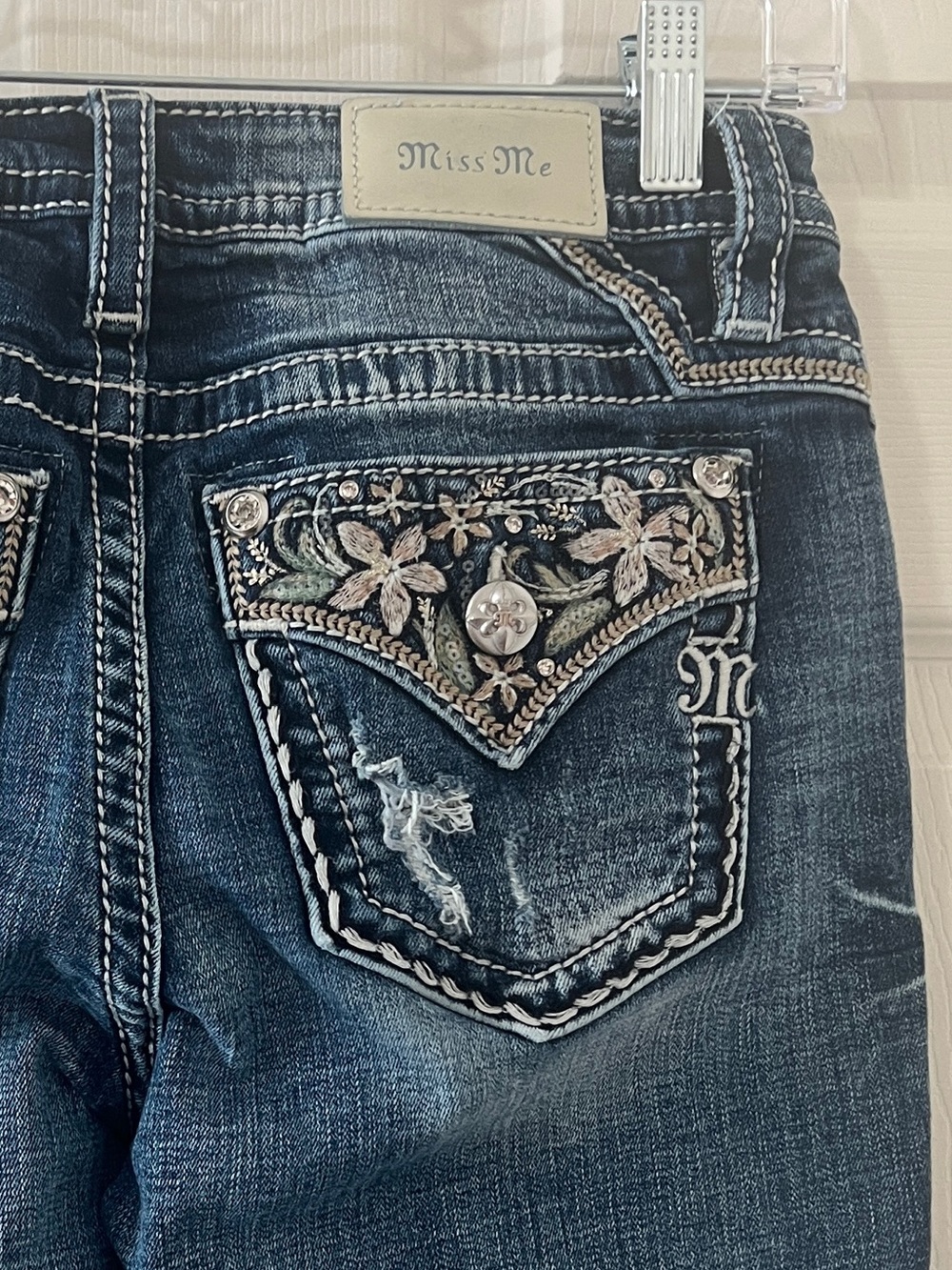 Miss Me mid rise slim boot Jeans Distressed Medium Wash Embellished Pocket 26
